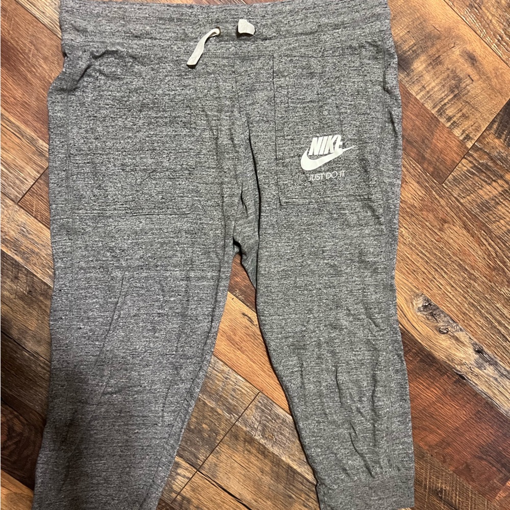 Lightweight Nike Capri Sweatpants/Joggers